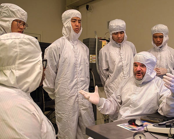 RPI students in a lab class, showcasing curiosity, confidence without arrogance, and a collaborative approach to discovery